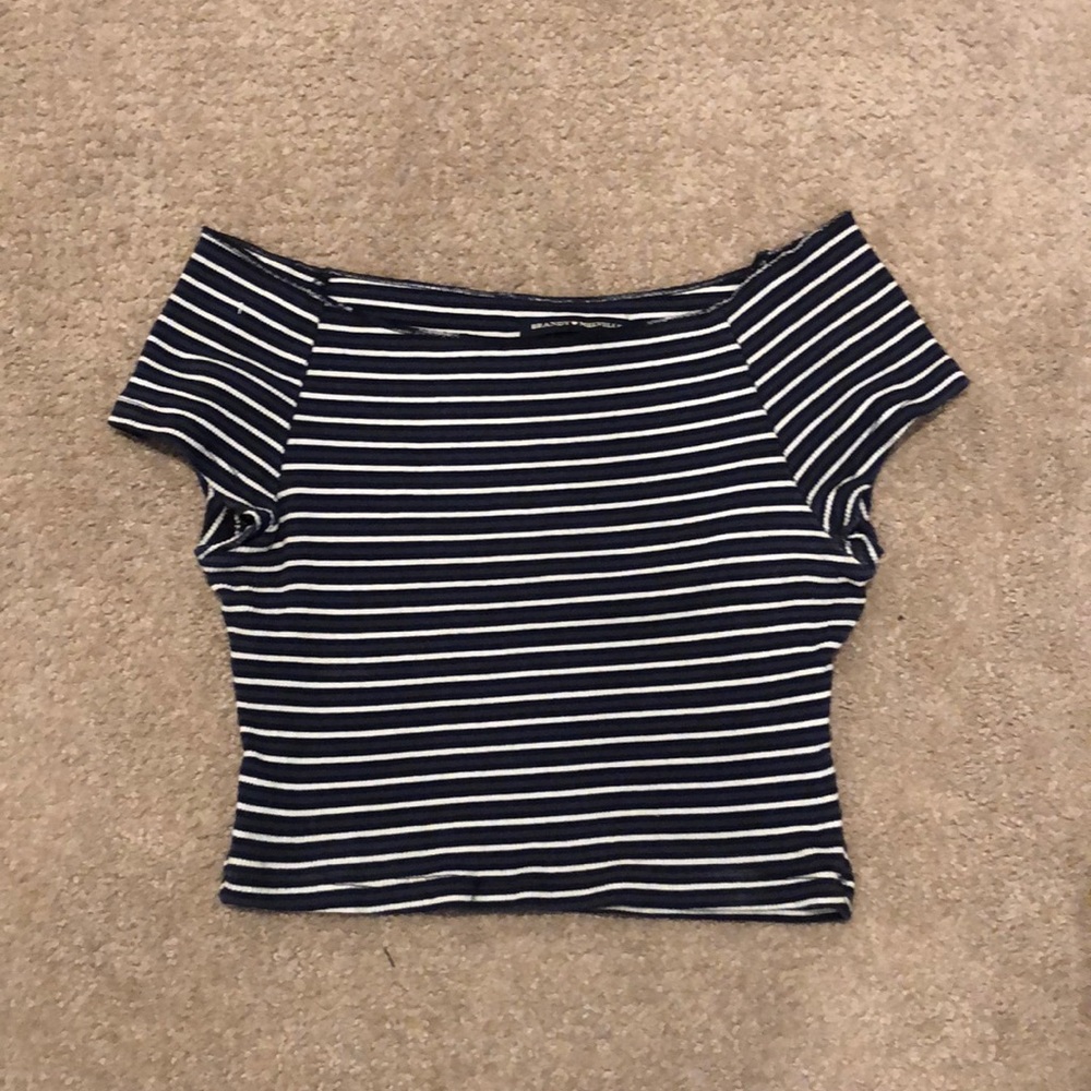 BRANDY MELVILLE Cropped Tee